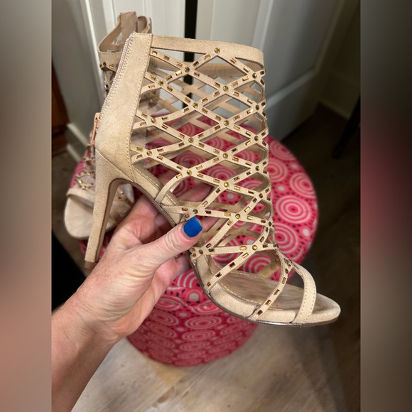 Classic Cage Gold Heels - Picture 8 of 14